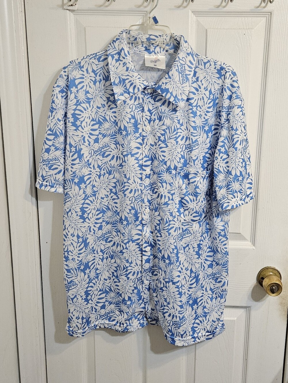 Los Angeles Dodgers Blue Hawaiian Button-Up Short Sleeve Shirt Medium Giveaway